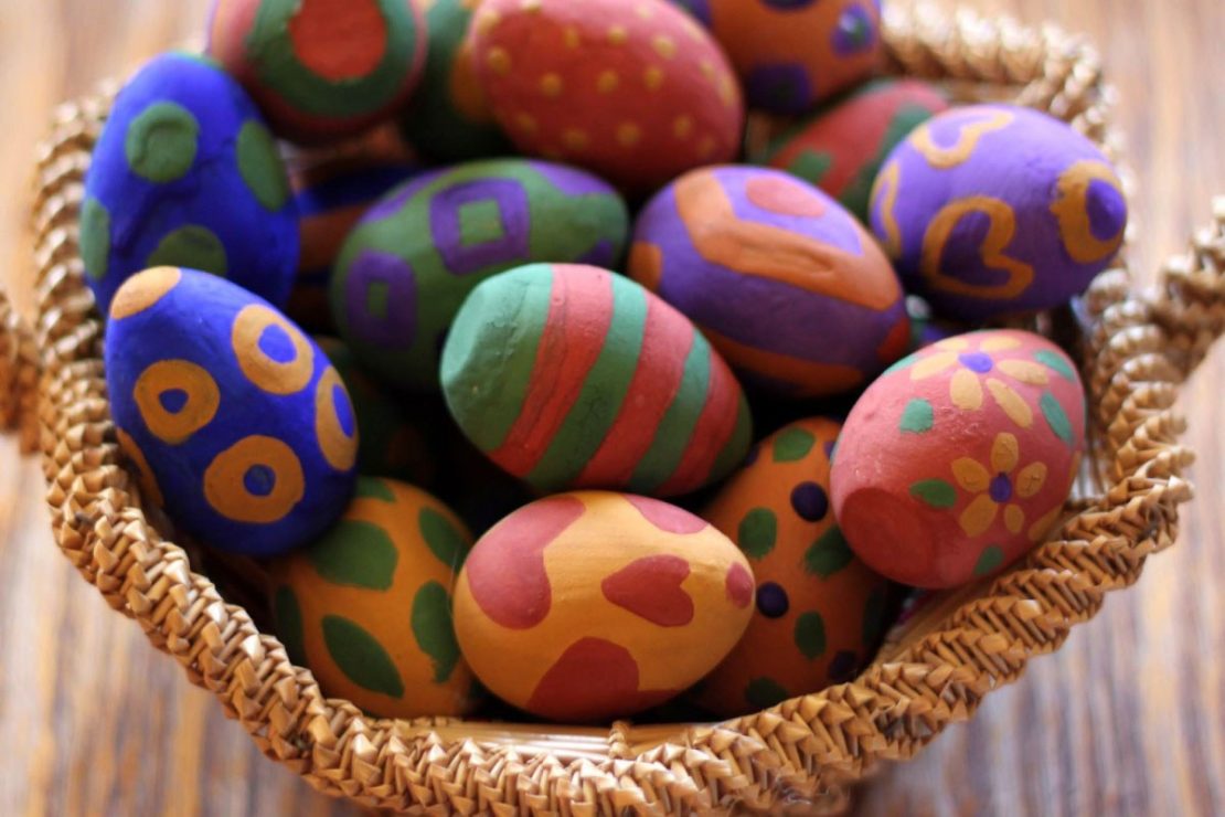 https://www.happyupinc.com/uploads/images/Blog/egg-cellent-craft-kits-to-welcome-spring/_crop1110/nat-earth-egg-paint-lifestyle1.jpg