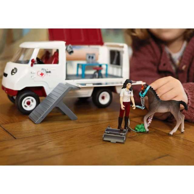 Schleich Mobile Vet with Hanoverian Foal