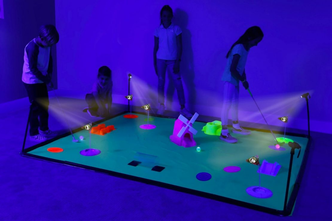 4Fun Deluxe Cosmic Glow Mini Golf